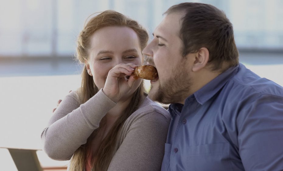 feeding-krankhaftes-fuettern-frau-mann